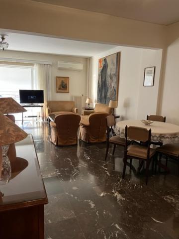 Spacious And Sunny Appartment In Cholargos Афины Экстерьер фото